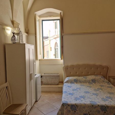 Palazzo Costantini Bed & Breakfast San Donato di Lecce ภายนอก รูปภาพ