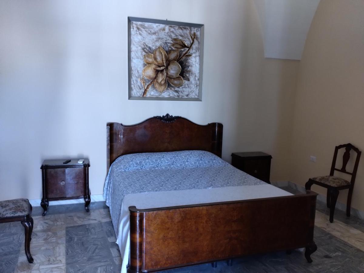 Palazzo Costantini Bed & Breakfast San Donato di Lecce ภายนอก รูปภาพ
