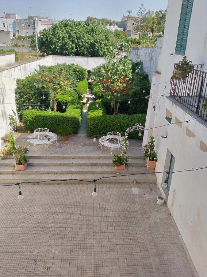 Palazzo Costantini Bed & Breakfast San Donato di Lecce ภายนอก รูปภาพ